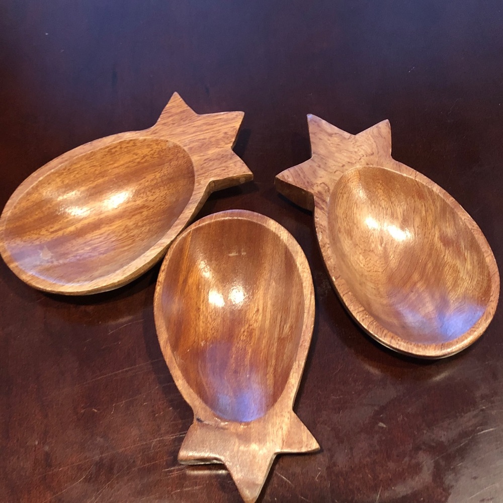 MCM Wooden Pineapple-Shaped Serving Bowls set of 3 - Picture 4 of 16